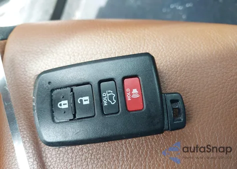 2017 Toyota Rav4 Limited/Se/Platinum z USA, uszkodzony, nr VIN 2T3DFREV2HW655115